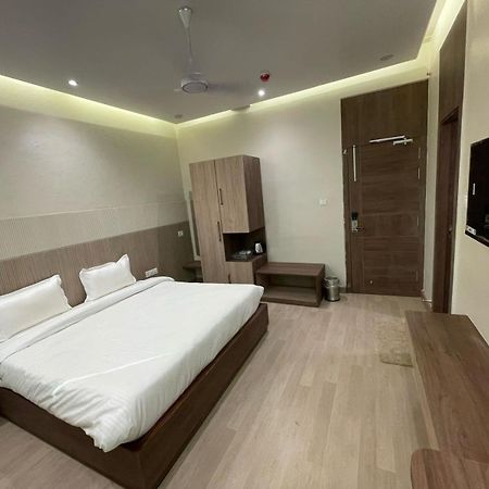Aman Paradise Hotel & Banquets Kanpur Ngoại thất bức ảnh