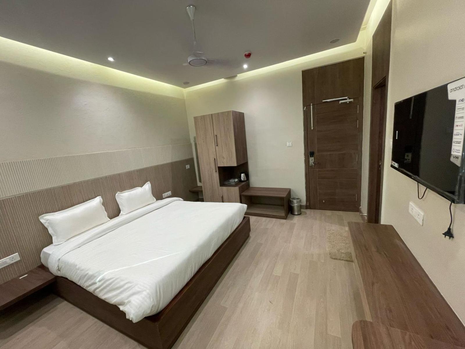 Aman Paradise Hotel & Banquets Kanpur Ngoại thất bức ảnh
