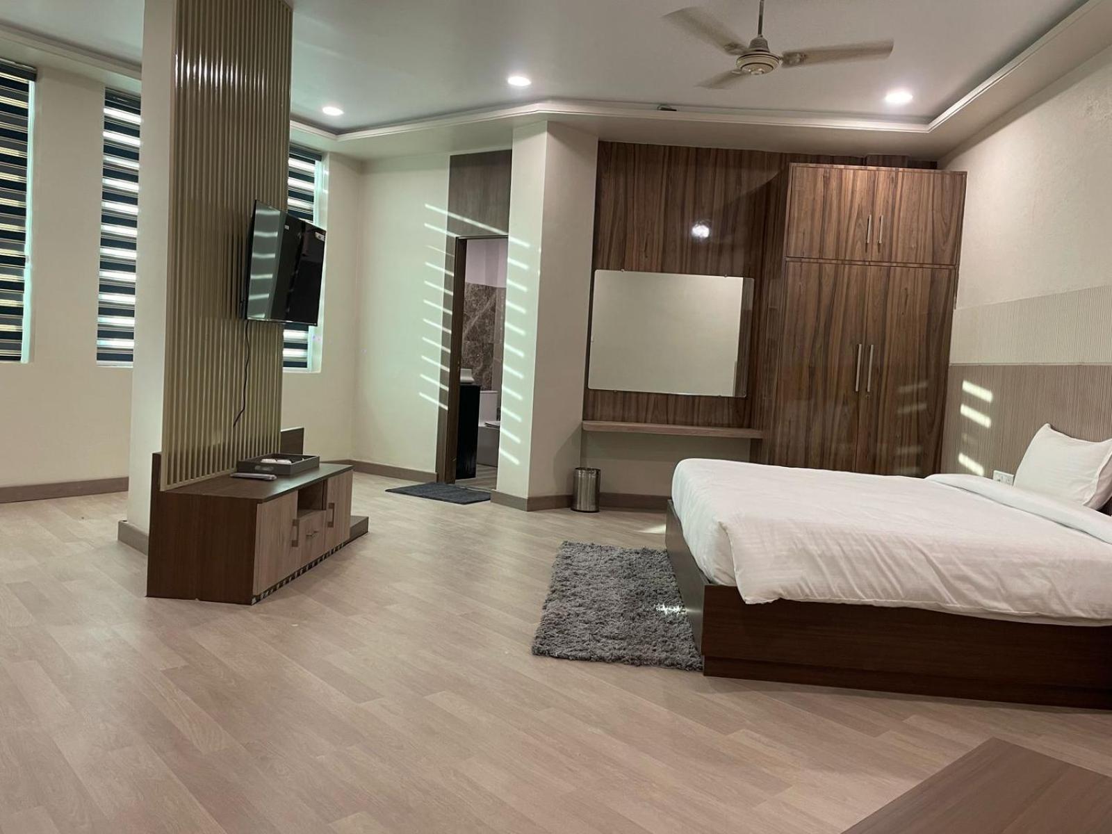 Aman Paradise Hotel & Banquets Kanpur Ngoại thất bức ảnh
